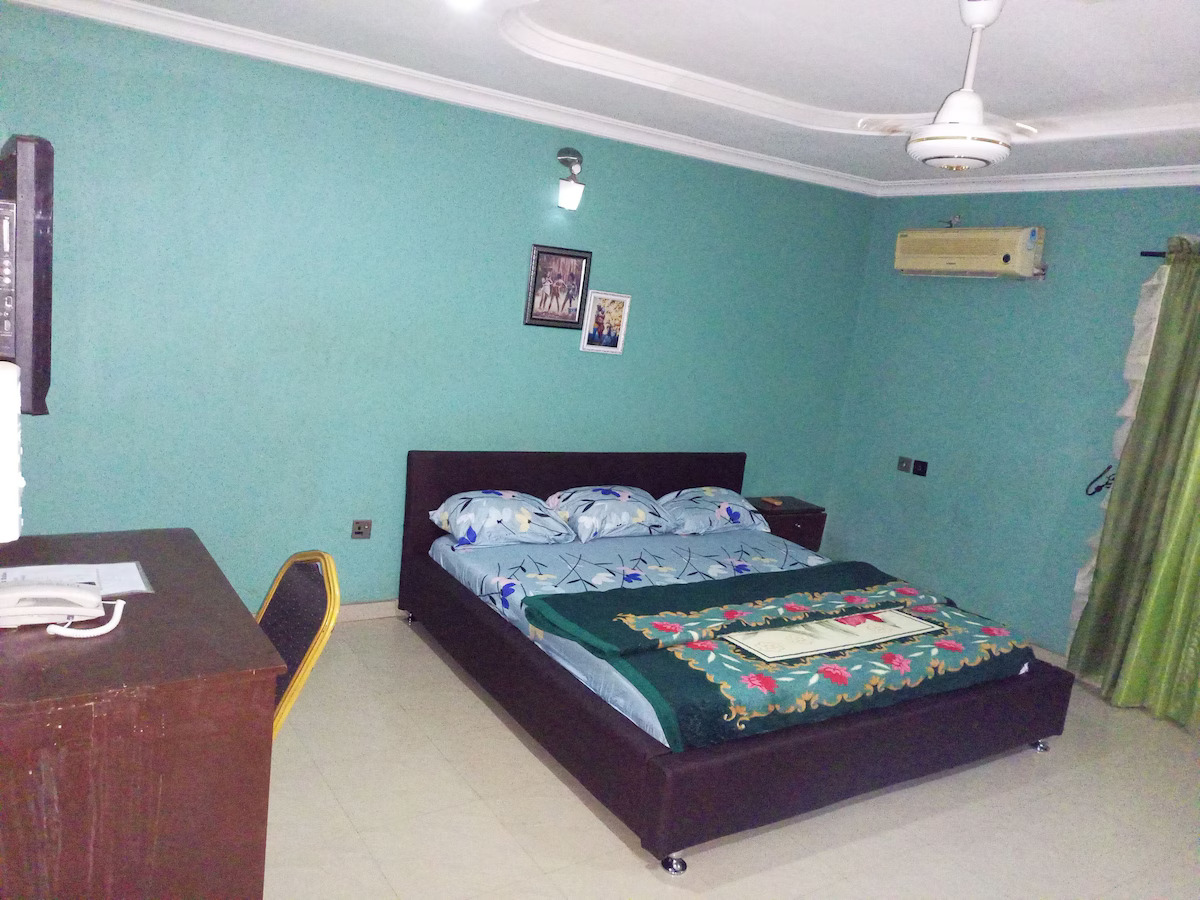 /web/uploads/116/De Villa Hotel and Suites/room-photos/Junior Suites (Smoking room)/6.jpg